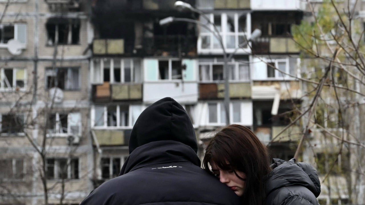 Russian strikes kill 2 in Kyiv, injure 29, as efforts to end war continue